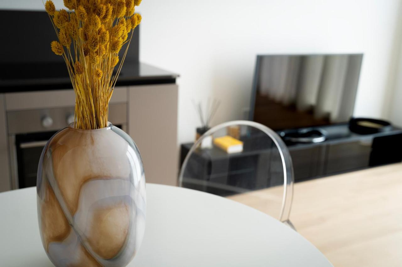 Tolomeo Lägenhet Milano Exteriör bild